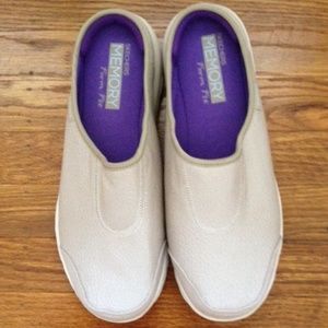 Skechers Memory Form Fit Mules